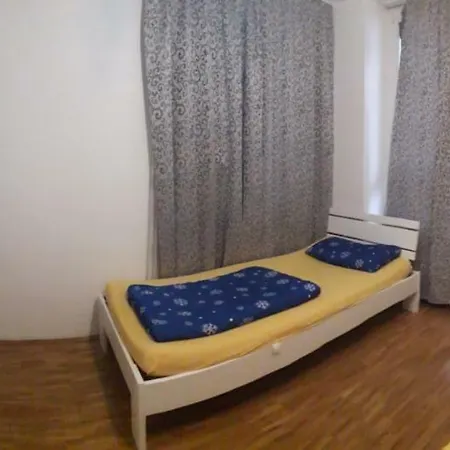 Apartment In 6 *